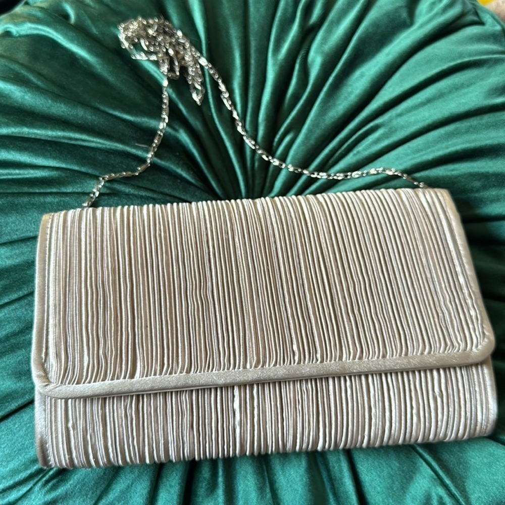 Clutch/shoulder purse